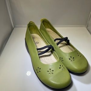Arcopedico Flower Green Women's Flats Size 40 (US 8.5) - New in Box